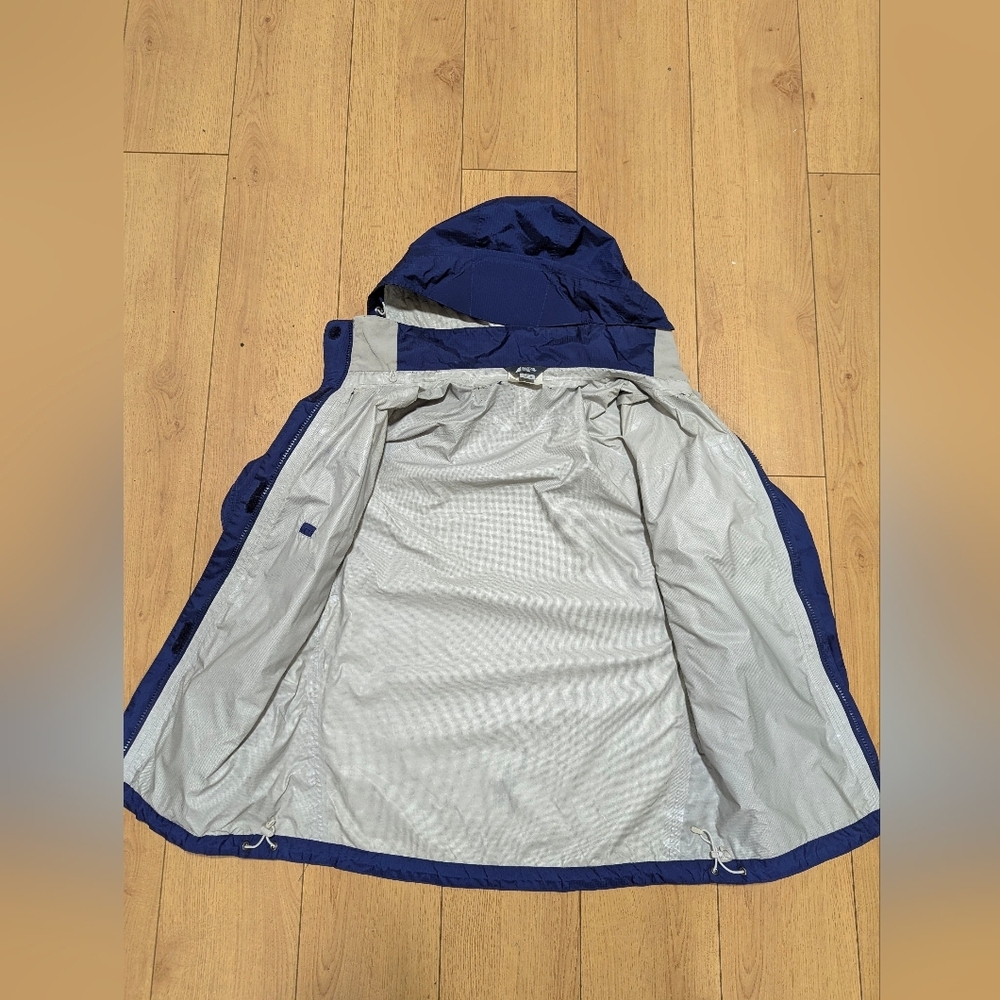 Mountain Hardware raincoat size S Women's - Picture 5 of 8